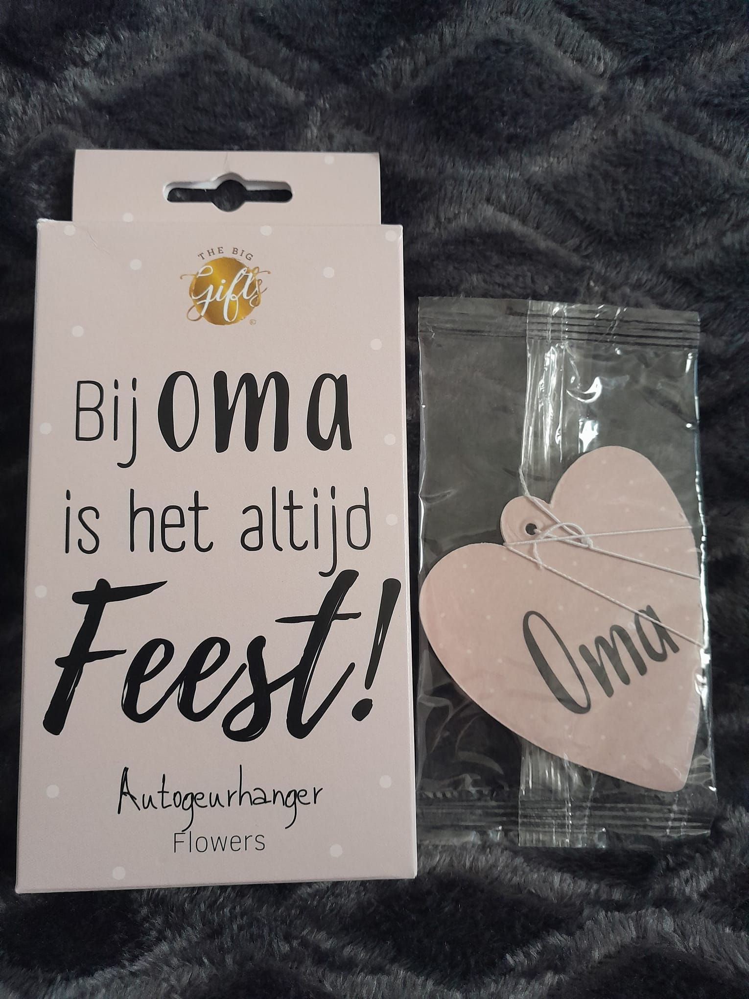Autogeurhanger Bij oma is het altijd feest