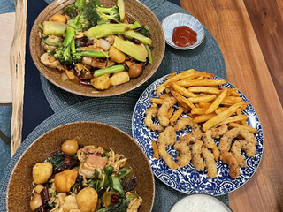 「 Meera廚房 ｜麻辣香香鍋 ｜啤酒花薯條 ｜鹽酥魷魚 ｜星期五調皮晚餐 Craft Beer 配秋色 」