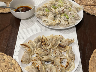 「 雙城記 |生活找趣事 |型男主廚包水餃 |火雞肉雲吞煎餃 」