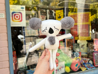 「 雙城記 |很有氣質的社區 |Meera Doll新成品 #我的親手作小白Koala |鄰座小狗🐶的陪伴 |綠意盎然 義大利式早餐 」