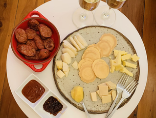 「 Meera 廚房 |慶祝日常 |配電影🎬的cheese platter 夜宵 」