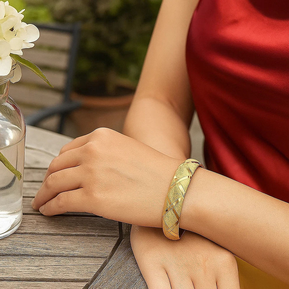 Thumbnail: 10k Yellow Gold Dual-Textured Diamond Pattern Bangle