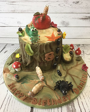 Insects Cake - tree stump cake - bark cake