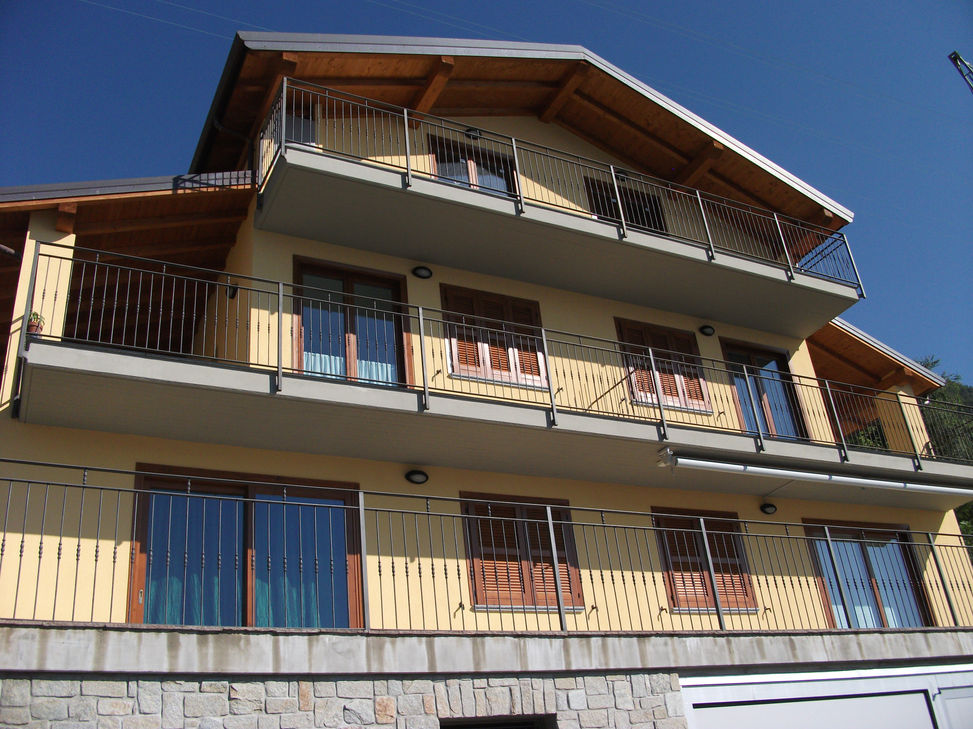 Bellano Caseggiato (16).JPG