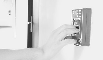 Un dispositif d'alarme incendie de la compagnie Protection Incendie SIMFIO au Québec.