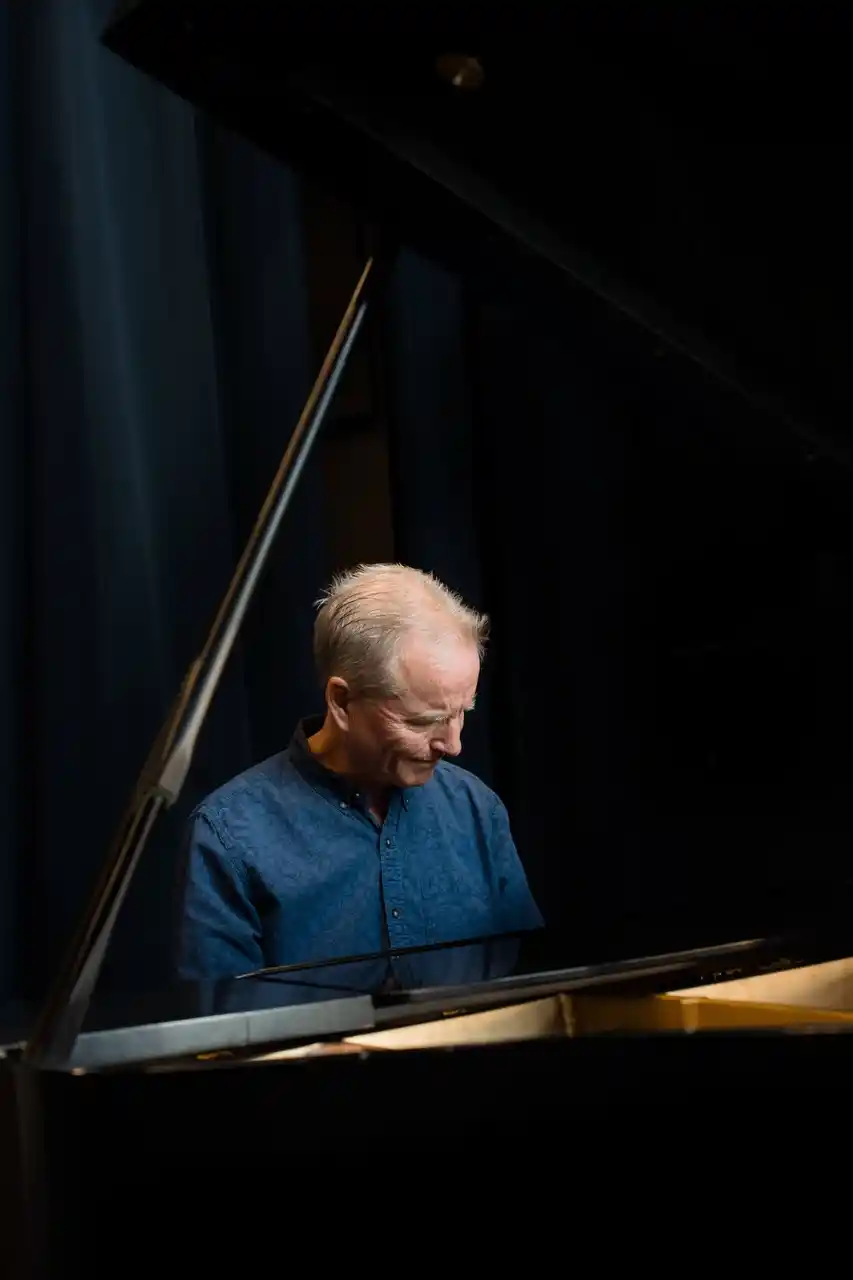 Pianist Scott Cleveland