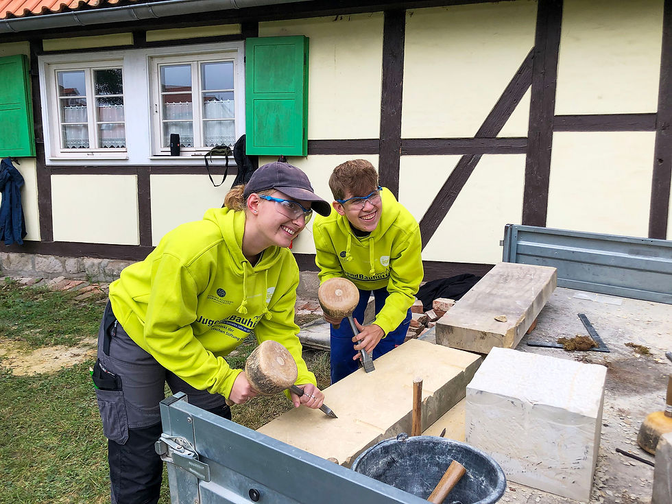 JBH QLB_Anfertigung Steinbank_bearb.jpg