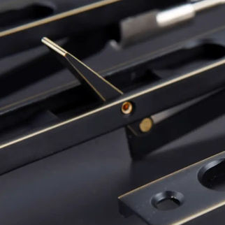 สถาปัตยกรรมแห่งความปลอดภัย นิยามใหม่ของกลอนประตู และความสง่างามของกลอนประตู แบบยาว