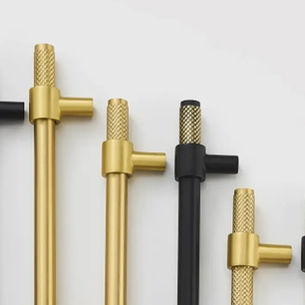 เปลี่ยนตู้ธรรมดาให้เป็นตู้ในฝัน คู่มือเลือก มือจับประตูตู้เสื้อผ้า สวยๆ