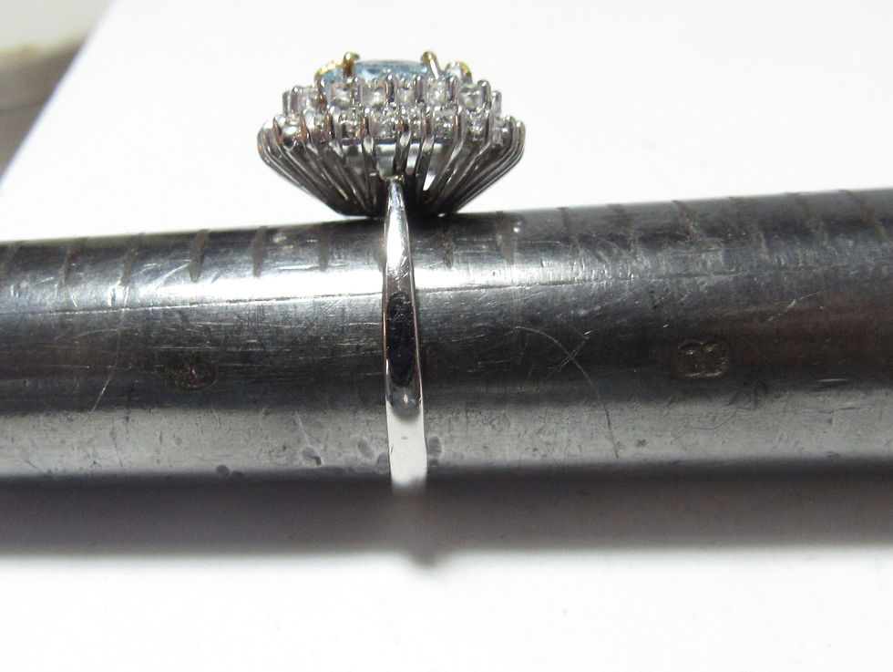 Thumbnail: Vintage Platinum Ring with Blue Natural Aquamarine & Diamonds