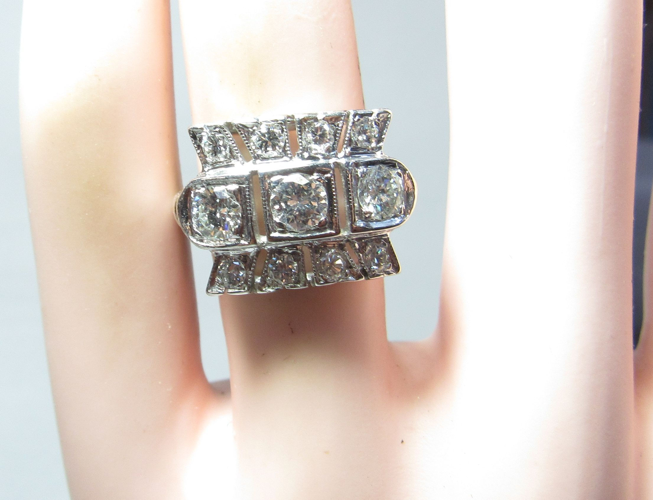 Art Deco 14k White Gold Ring with 1.00 cts Total Weight Natural Diamonds