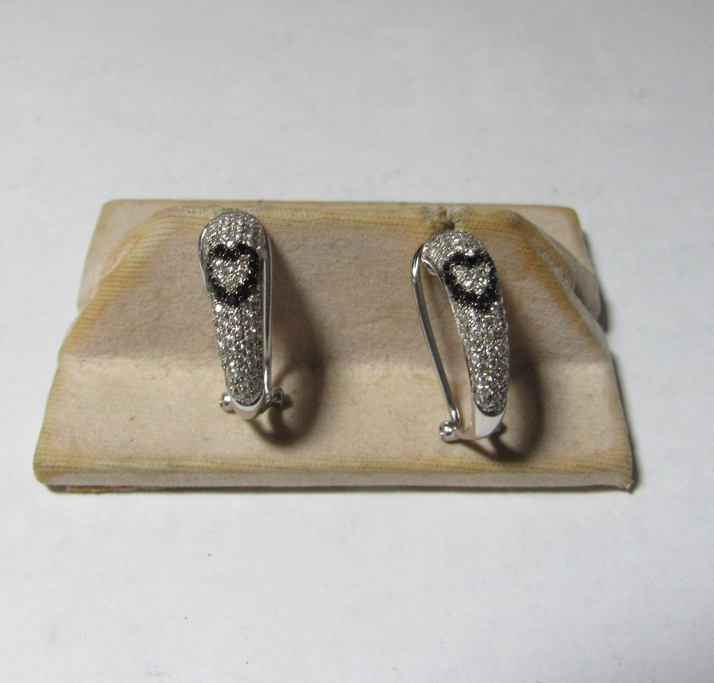 14k Solid White Gold Natural Diamond Earrings w / White & Black Diamonds