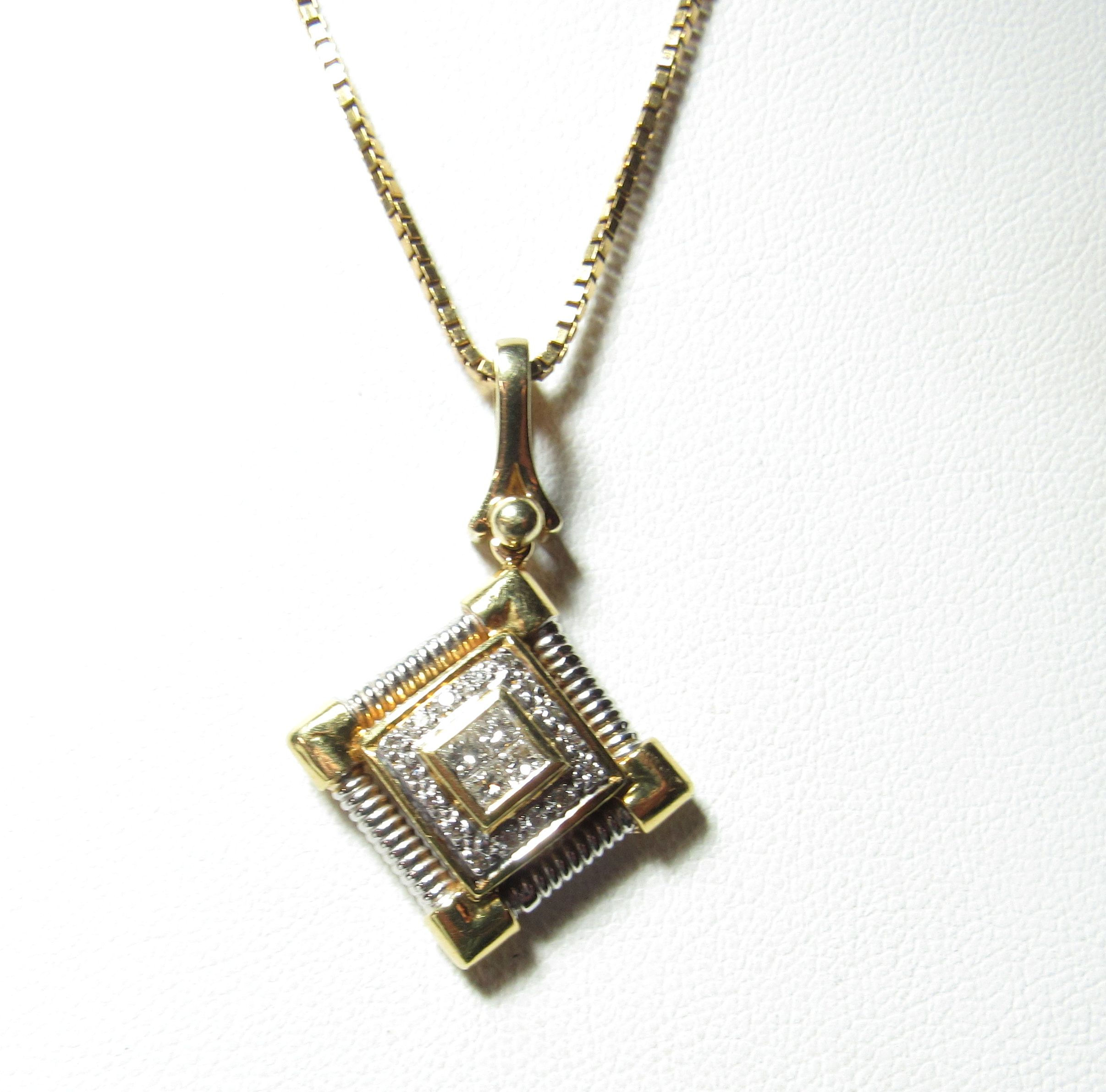 Estate 18k Gold Natural Diamond Pendant w / 14K Gold Box Chain