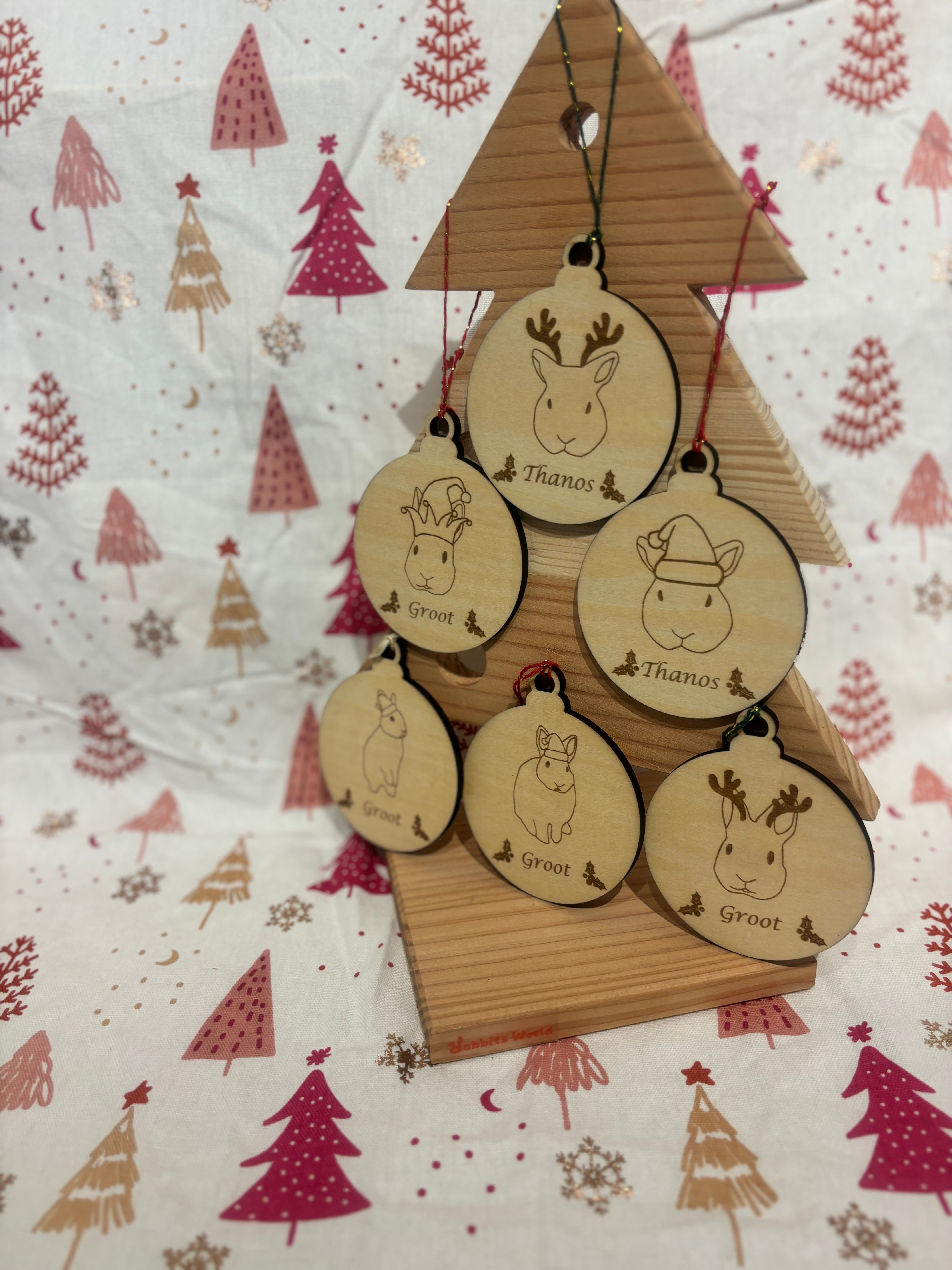 🎄 Boule de Noël Personnalisée – Gravure Illustration de Lapin 🐇🎅