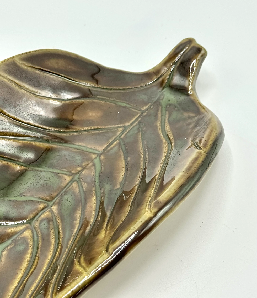 Thumbnail: Ceramic Leaf Small Tray