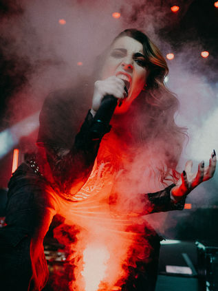 डेडलैंड्स की केसी कार्लसन के साथ एक विशेष साक्षात्कार