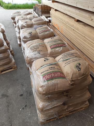 Direct Trade bei derkaffee: Direkt bei Eddy Ramirez bestellt, die Säcke schön beschriftet und der Rohkaffee in gewohnter Qualität eingetroffen nach einer sehr langen Reise.