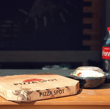 1 Γίγας, 1 Σαλάτα Chef & Coca Cola 1L 12.50€