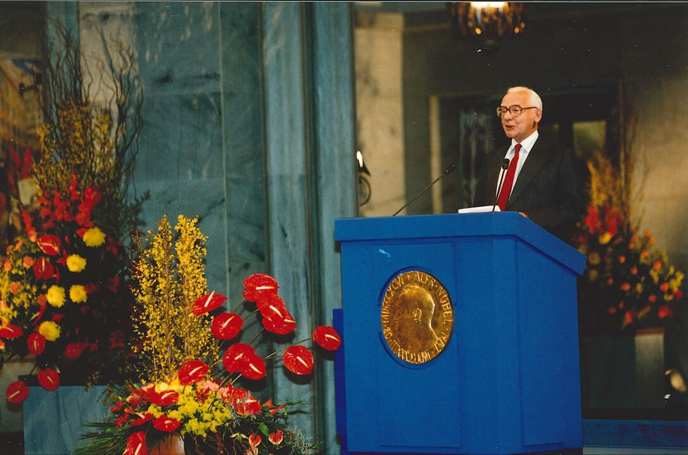 "Joseph Rotblat delivering his Nobel Peace Prize lecture at the award ceremony at the Oslo City Hall in Norway, 10 December 1995", Norsk Teknisk Museum, The Nobel Prize