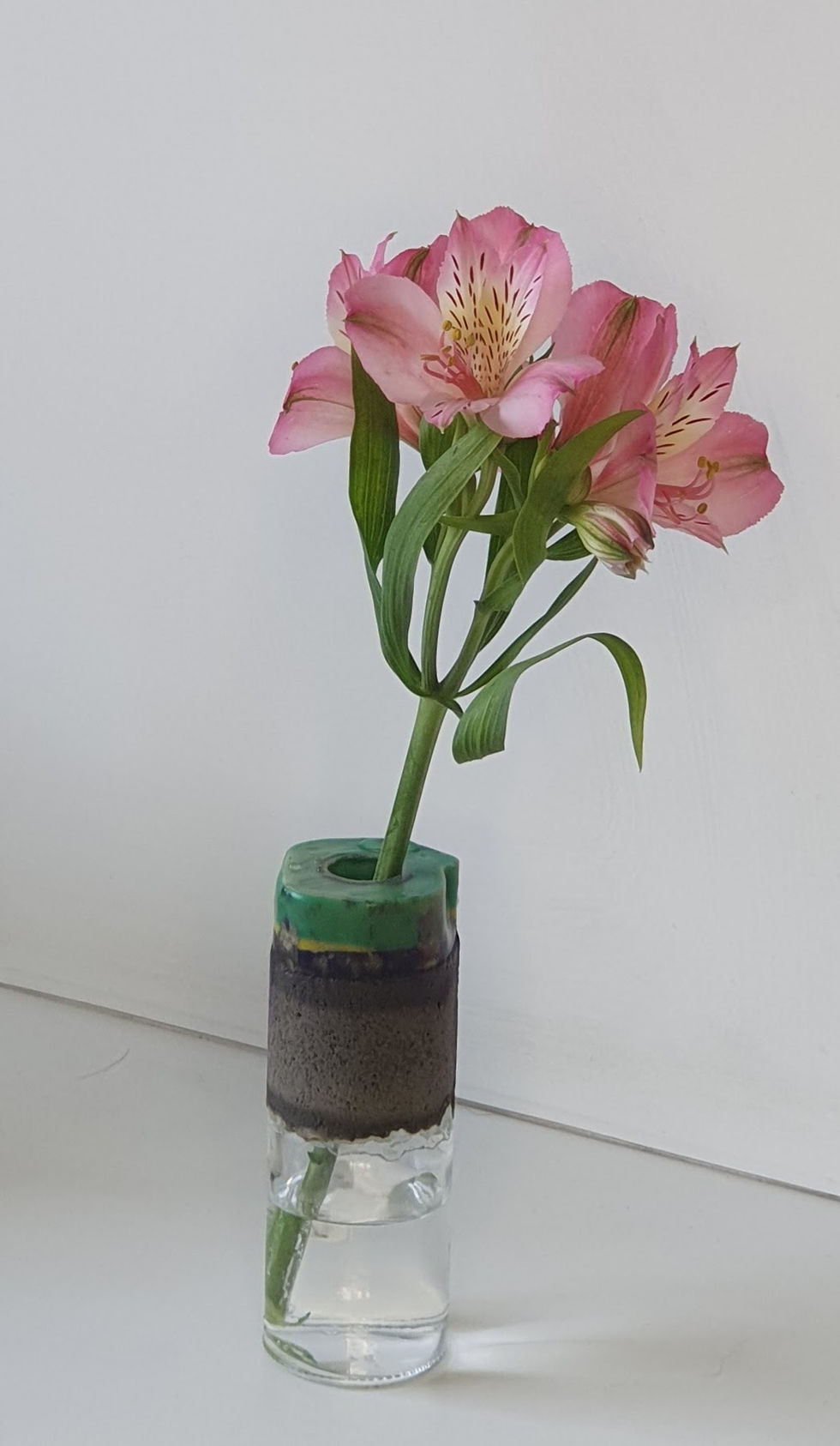 Miniatura: Vasos em vidro com concreto e encáustica