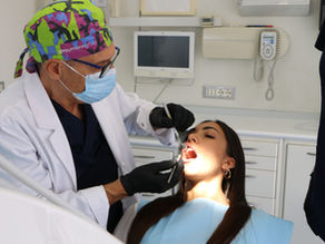 Denti sensibili? Ecco cosa li irrita (anche se non te ne accorgi)