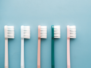 Le 5 abitudini quotidiane che rovinano i denti senza che tu lo sappia