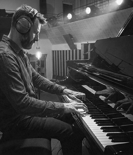 Cy-piano_edited.jpg