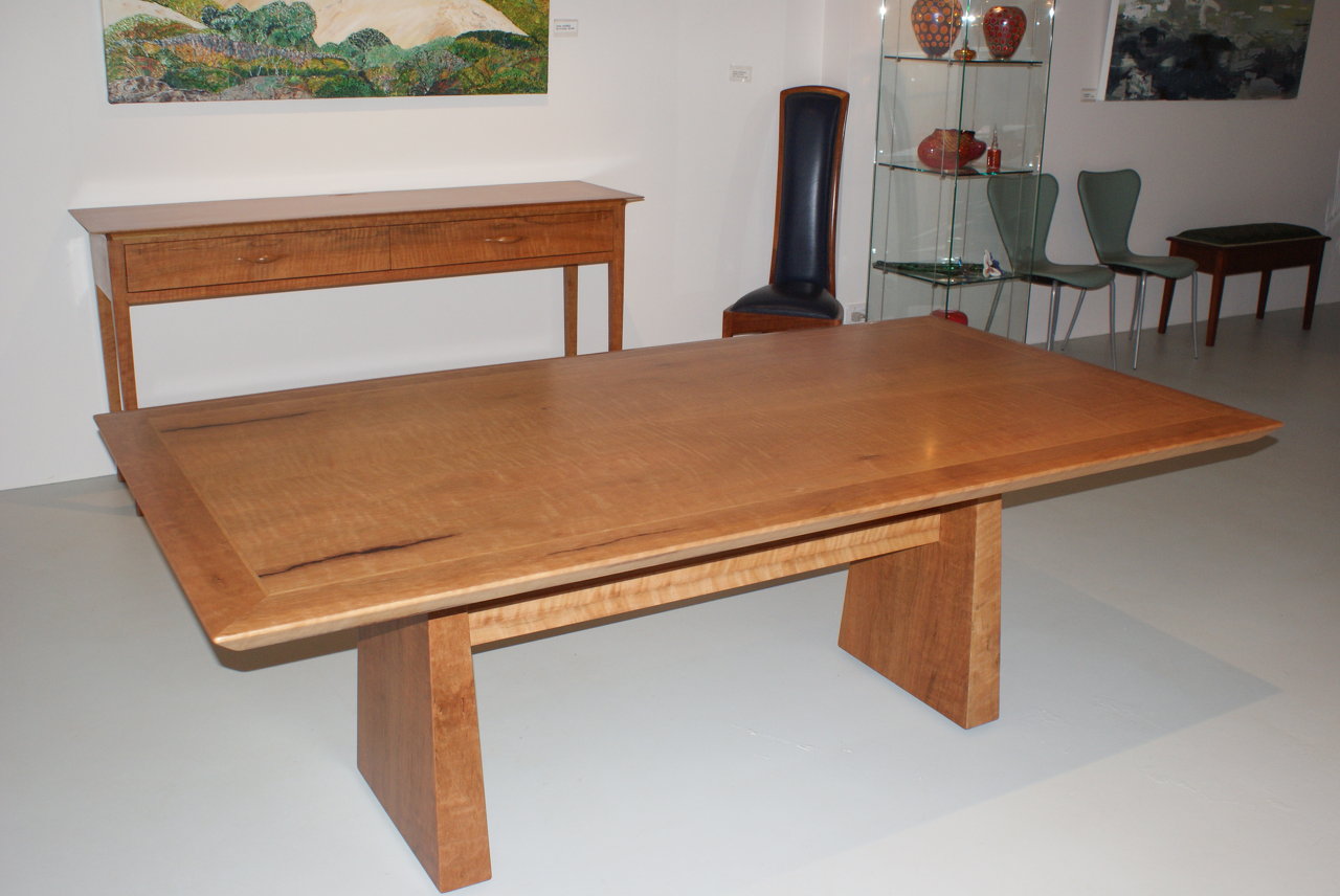 "plinth"