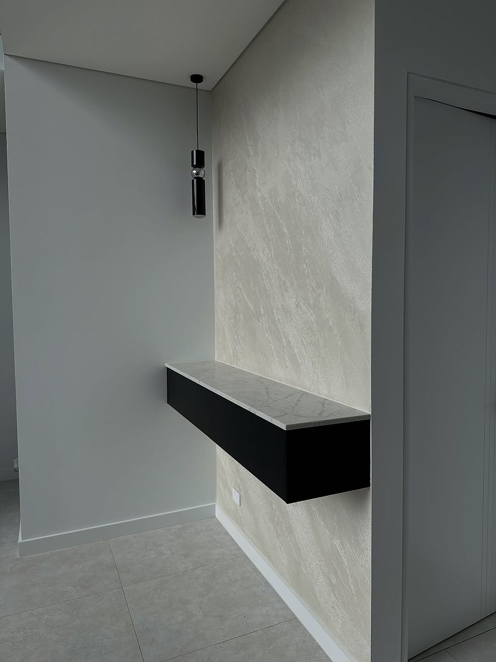 First impressions matter ✨This custom stucco feature wall is the statement piece that gree