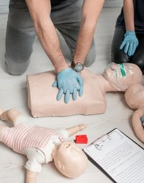 stock-photo-group-of-people-learning-how-to-make-first-aid-heart-compressions-with-dummies