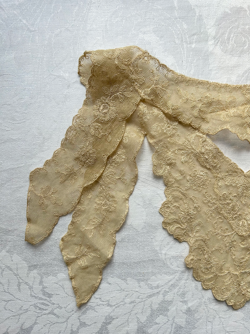 Thumbnail: Antique Lace Collar