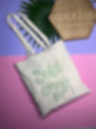kit de broderie grandes feuilles pour débutants et brodeurs confirmés. L'image représente de grandes feuilles de couleur vert