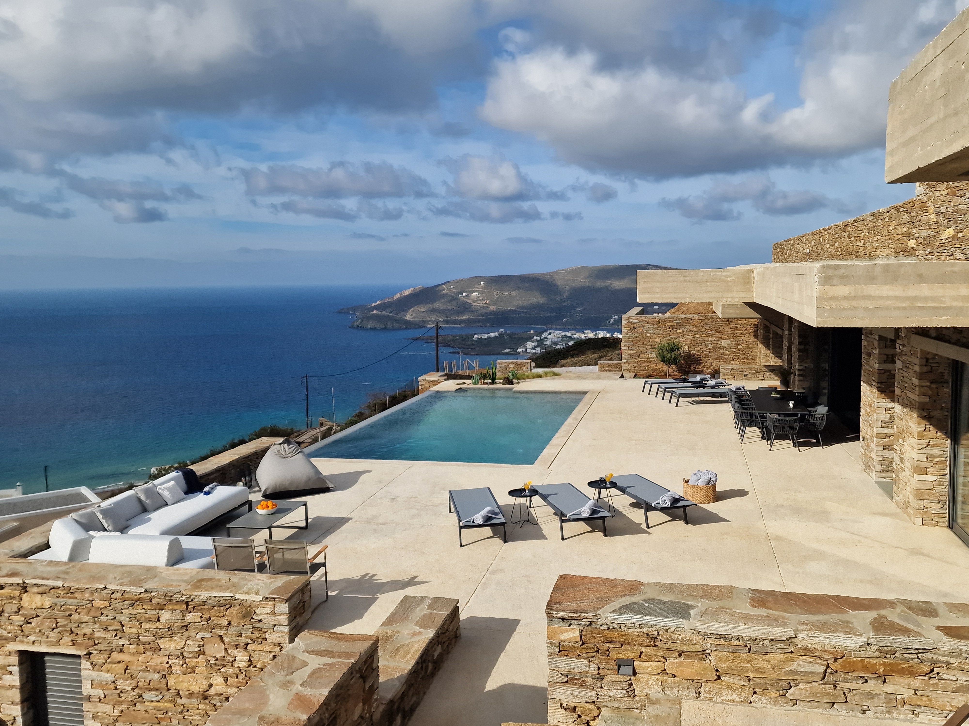 Experience Unparalleled Luxury: Why Renting a Villa in Andros Beats Staying in a Hotel