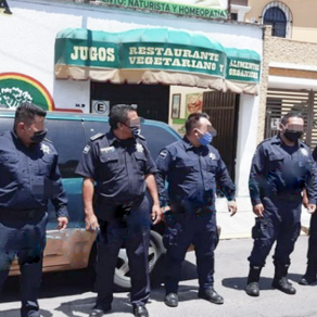 Gaseros detienen a policías municipales de Acolman que pretendían extorsionarlos