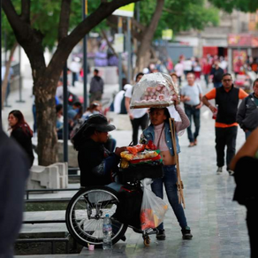 Escupir en la calle podría ser causa de prisión o multa en la CDMX
