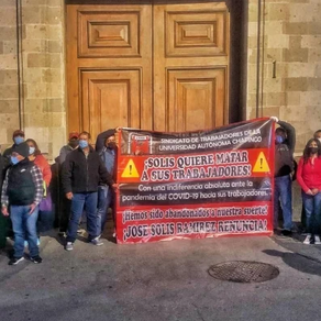 Trabajadores de Chapingo protestaron afuera de Palacio Nacional