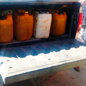 Sujeto es detenido por policías de SS con 120 litros de combustible de dudosa procedencia, en Texcoc