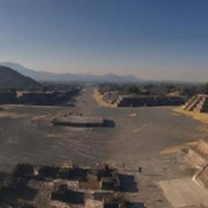 Sujetos ebrios se meten con todo y autos a sitio arqueológico de Teotihuacan y causan daños