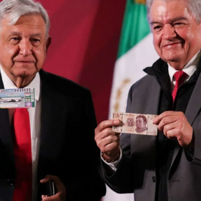 AMLO paga 500 pesos por primer ‘cachito’ del sorteo del avión presidencial, en conferencia matutina