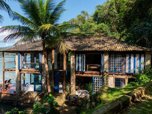 Sandra Foz transforma antiga casa de barcos em loft de luxo na baía de Paraty