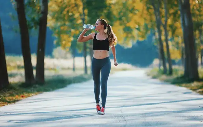 So sánh đi bộ hay đạp xe để giảm cân nhanh hơn?