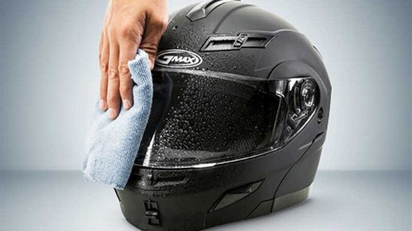 Cách vệ sinh kính mũ bảo hiểm
