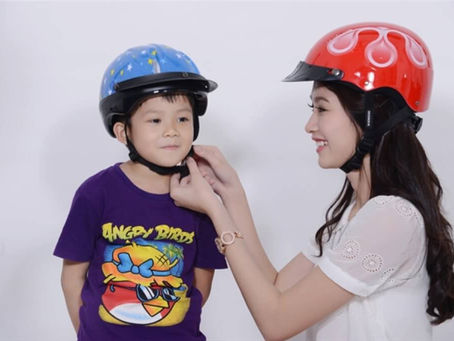 lý do tại sao nên đội mũ bảo hiểm cho trẻ em