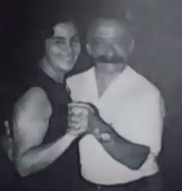 Gilberto e a esposa (cristal) Wanda (1971)