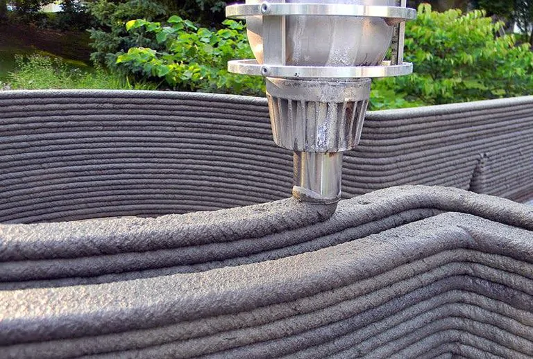 Impressora 3D imprimindo em concreto
