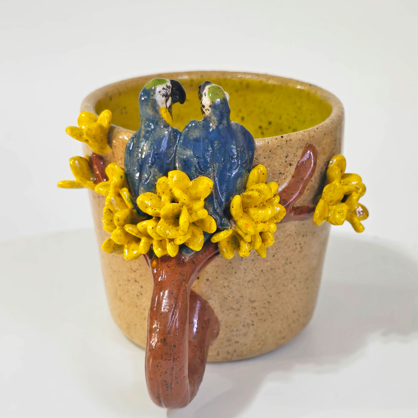 Casal Arara Canindé no Ipê amarelo