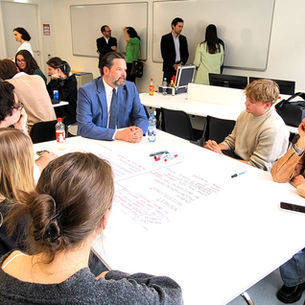 Mandl in Wiener Neustadt: Journalismus ist Gegengift