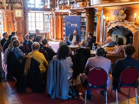 Mandls Generationengespräch in Salzburg: Ja zur Klarnamenpflicht im Internet