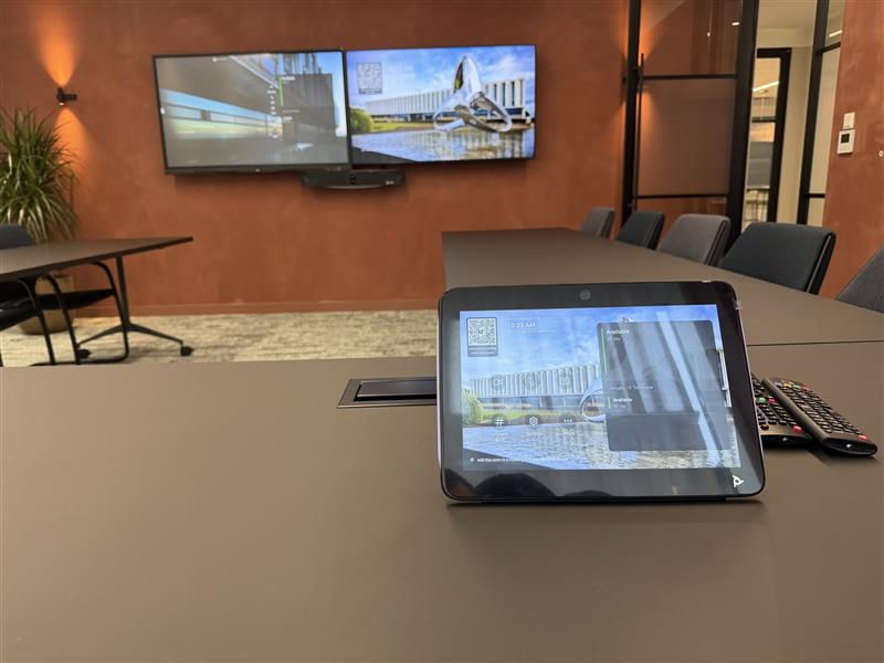 Professional AV set up in large meeting room