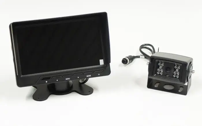m-use KIT Caméra de recul 1/3 CMOS + écran 7" + câble 10 mètres